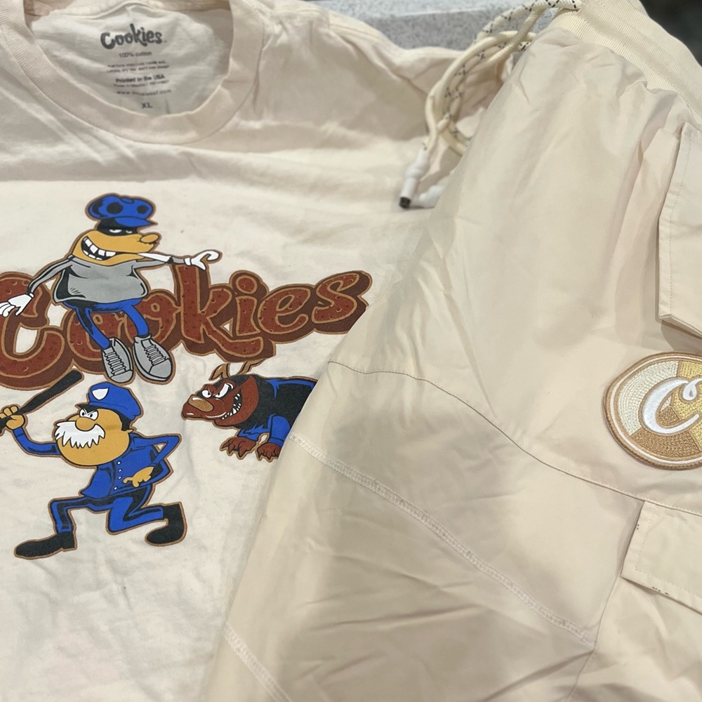 Comfy Men’s Ccokies outfit. Shirt pants and wind breaker. Size XL cream color.